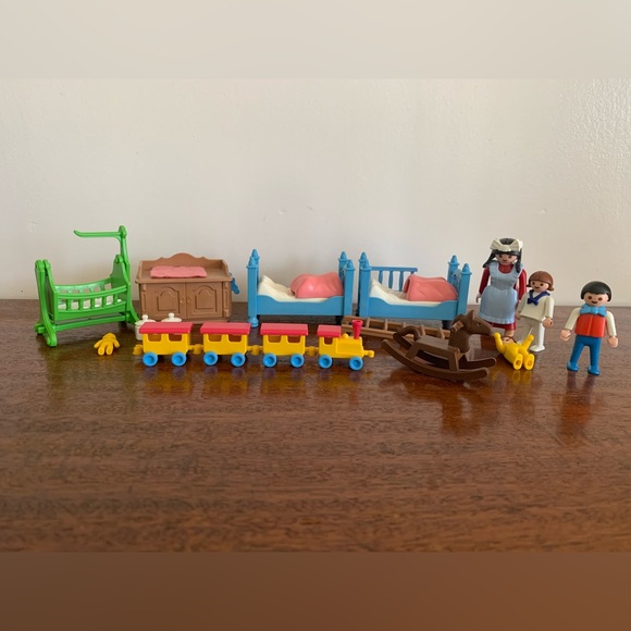 Playmobil Victorian Children’s Room (#5311) - Picture 1 of 4